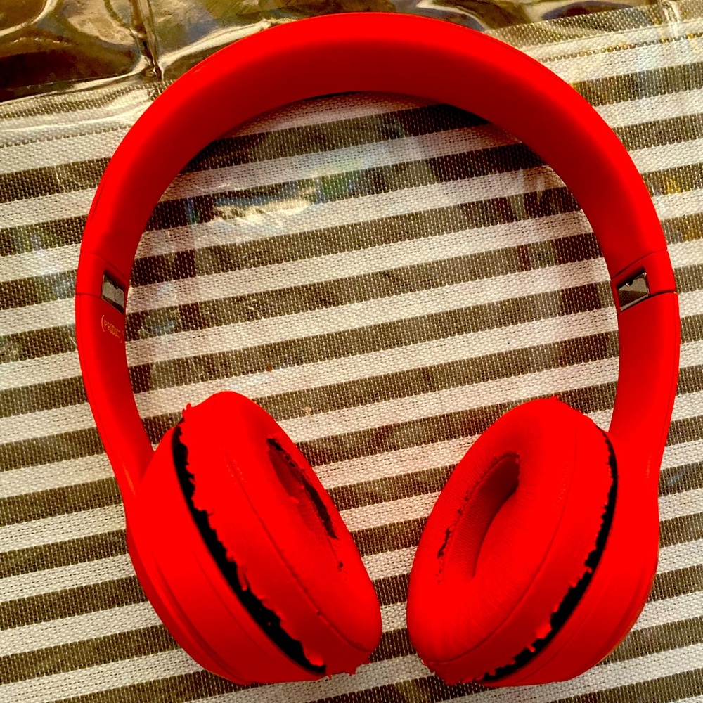 Beats By Dre 3 Headphones - Used / Panel on frame missing (does not affect use)